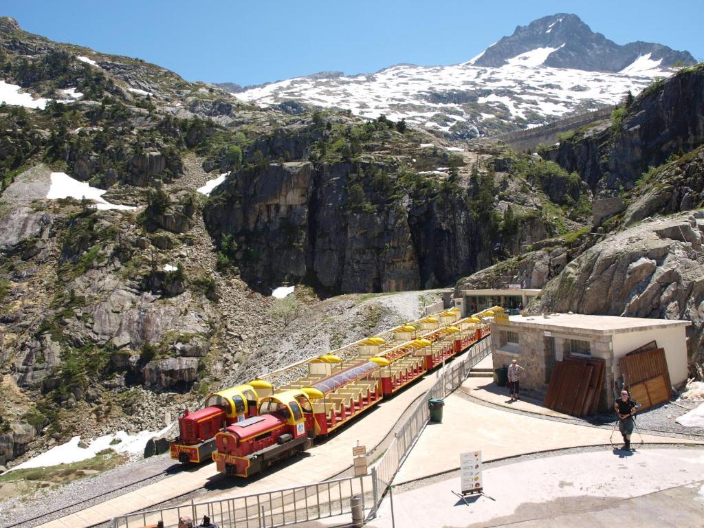 Hotel Valle De Izas Sallent De Gallego Exterior photo